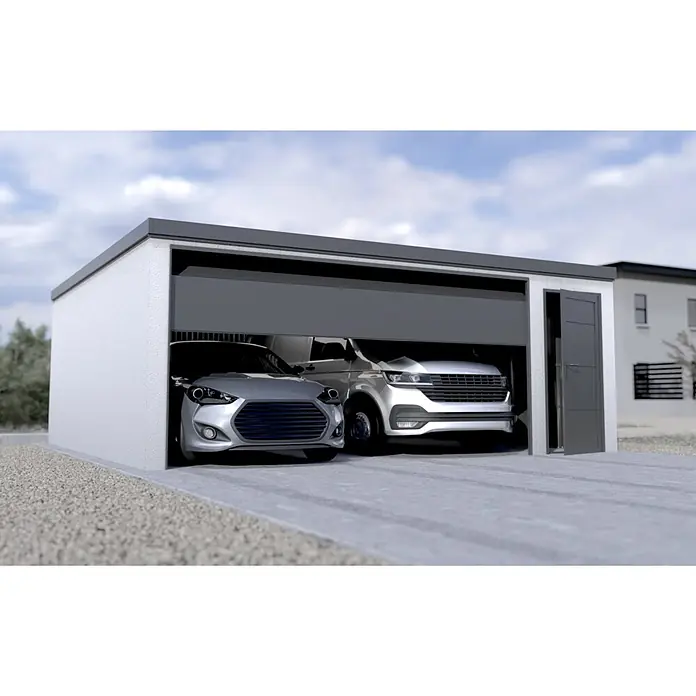 Garagen nach Maß - Konfigurierbar - Moderne weiße Garage mit dunkelgrauem Sektionaltor und Nebentür, in der zwei Autos auf einer Betonauffahrt stehen.