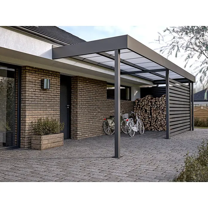 Terrassenüberdachung nach Maß - Stahl, Konfigurierbar - Moderner anthrazitfarbener Aluminium-Carport mit lichtdurchlässigem Dach vor einem Backsteinhaus.