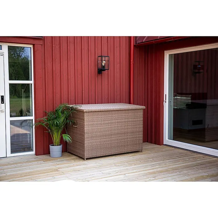 Ebuy24 Garten-Aufbewahrungsbox Amazon - L x B x H: 90 x 159 x 101 cm, Natur, Kunststoff - Braune Geflecht-Outdoor-Aufbewahrungsbox auf Holzterrasse.