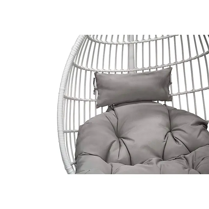Ebuy24 Hängesessel Viga - Polyester, Weiß - Weißer Hänge-Eiersessel mit plüschigen grauen Kissen, ideal für entspanntes Sitzen.