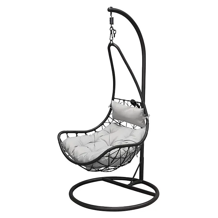 Ebuy24 Hängesessel Vide - Polyester, Schwarz - Schwarzer Hänge-Eiersessel aus Metall mit geflochtenem Design und hellgrauen Kissen auf dunklem Ständer.