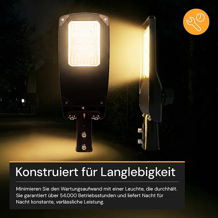 Enovalite LED-Strahler -  - Zwei schwarze LED-Straßenleuchten beleuchten eine dunkle Straße, konstruiert für Langlebigkeit.