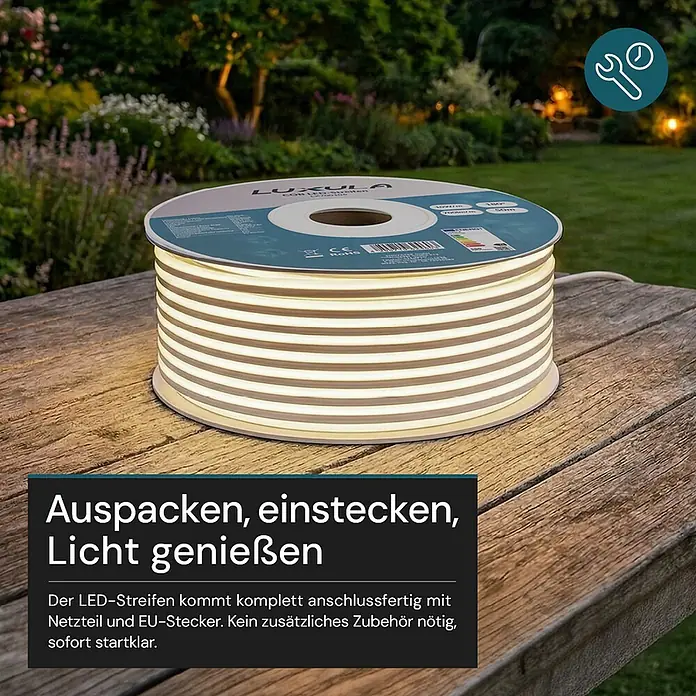 Luxula LED-Lichtschlauch - Länge: 5.000 cm - Beleuchteter LED-Lichtstreifen auf einer Spule auf einem Holztisch im Garten, sofort einsatzbereit.