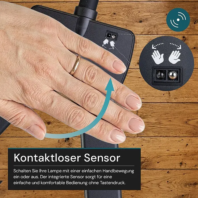Luxula LED-Klemmleuchte - L x B x H: 80 x 6 x 83 cm, 18 W, Schwarz - Eine Hand bewegt sich über einen schwarzen, kontaktlosen Sensor einer Lampe, der so ein- und ausgeschaltet wird.