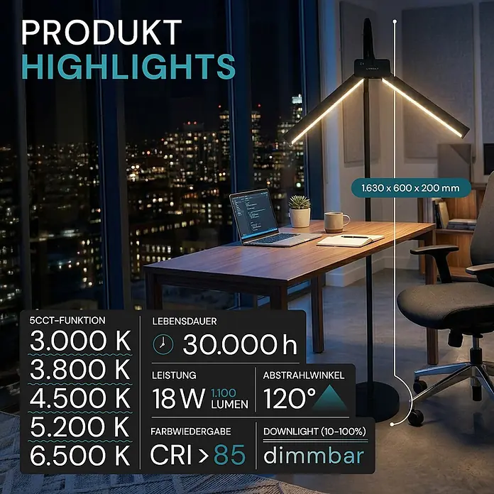 Luxula LED-Stehleuchte - 24 W, Höhe: 163 cm, Schwarz - Schwarze, verstellbare LED-Stehleuchte, die einen Schreibtisch in einem modernen Büro mit Stadtblick bei Nacht beleuchtet. Maße 1,63 x 0,6 x 0,2 m.