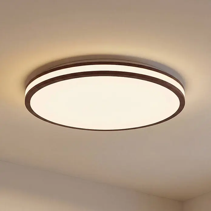 Lindby LED Deckenlampe in dunkelbraun, weiß, dimmbar Deckenleuchte -  - Runde Deckenleuchte mit dunkelbraunem Holzrahmen, zwei beleuchteten Ringen und zentralem Diffusor.