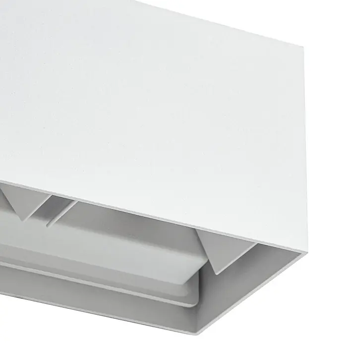 Lindby Außenwandleuchte Nivar - weiß / opal, weiß / opal, IP54 - Weißes, mattes, rechteckiges Lichtsystem mit internen Lamellen zur Lichtlenkung.