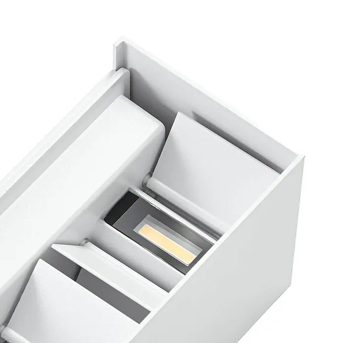 Lindby Außenwandleuchte Nivar - weiß / opal, weiß / opal, IP54 - Weißes, rechteckiges LED-Licht mit internen Lamellen und warmweißer LED-Leiste.