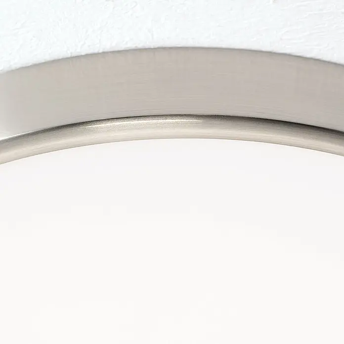 Orion Leuchten LED-Panel rund -  - Silberfarbener, gebürsteter Metallring einer Halterung.