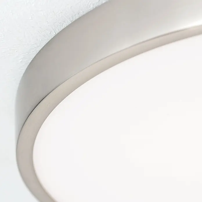 Orion Leuchten LED-Panel rund -  - Deckenleuchte mit gebürstetem Metallrand und weißem Diffusor.