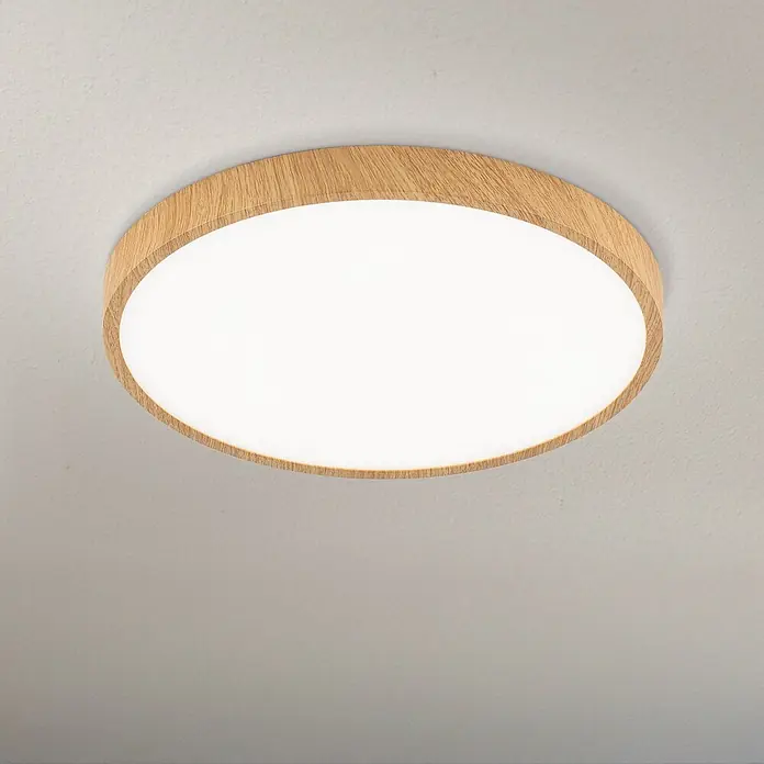 Orion Leuchten LED-Panel rund -  - Runde Deckenleuchte mit hellem Holzrahmen und weißem Diffusor, der Licht abstrahlt.