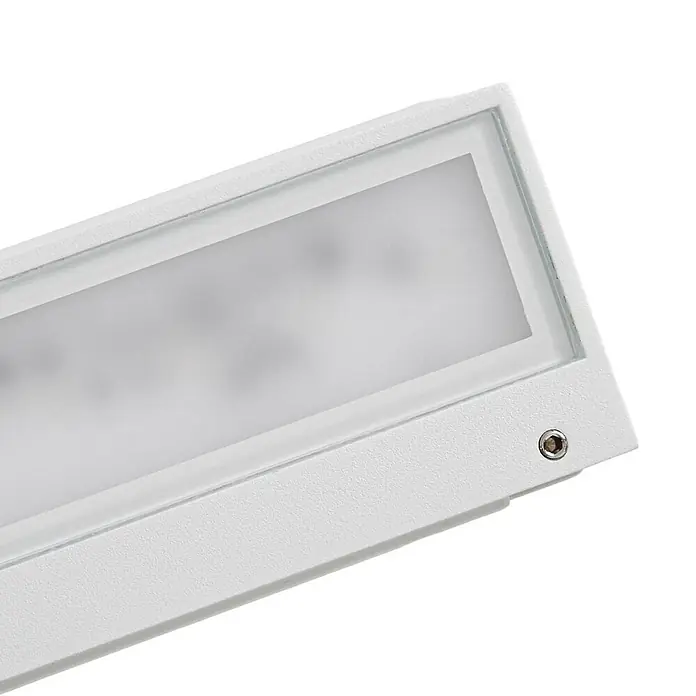 Lucande Außenwandleuchte Lengo - 6 x 25 x 6 cm, weiß / opal, IP65 - Weißes rechteckiges LED-Leuchte mit matter Abdeckung und sichtbarer Innensechskantschraube am Ende.