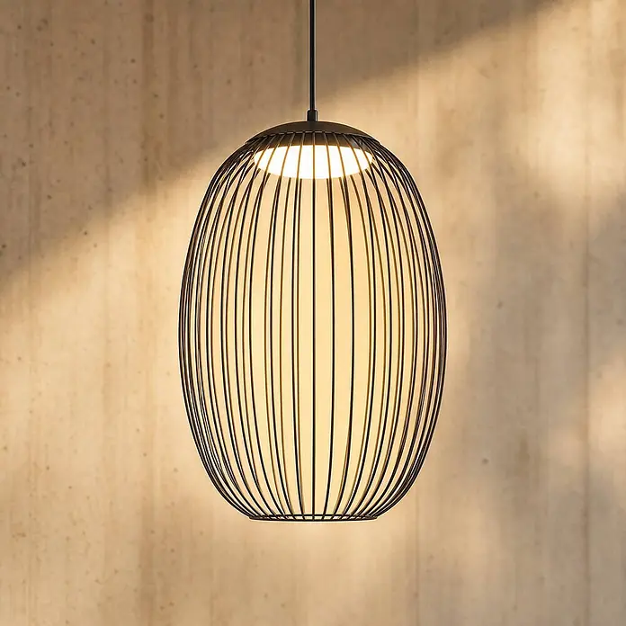 Lucande LED Hängelampe außen in schwarz, weiß, Pendelleuchte aussen -  - Schwarze Pendelleuchte mit Metallkäfig und beleuchtetem Diffusor, wirft Schatten an eine Betonwand.