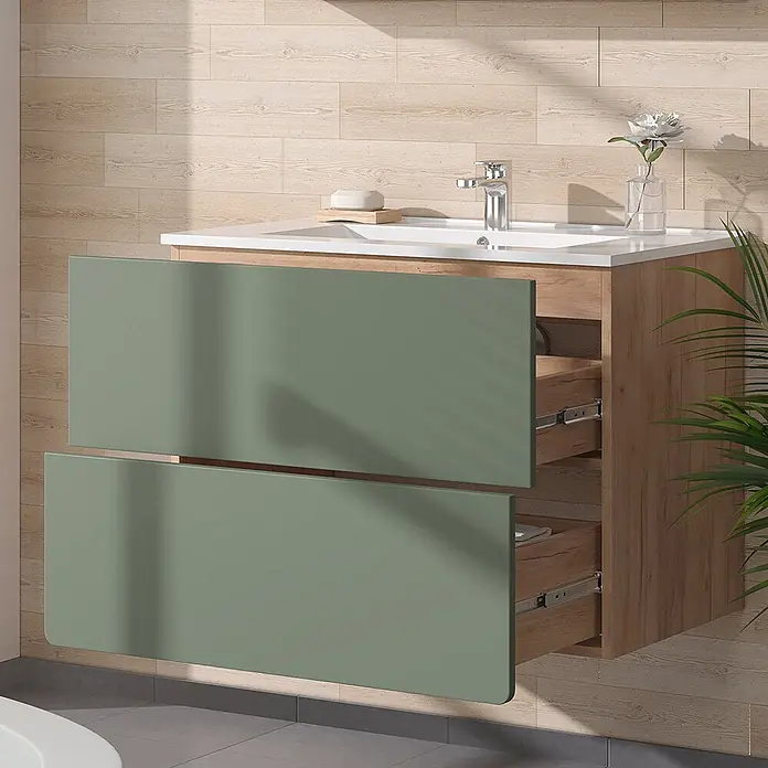 Vicco Badmöbel-Set Izan Goldkraft Eiche/Grün 2-teilig - Goldkraft Eiche, Matt - Wandhängender Badezimmerschrank mit grünen Schubladenfronten und Holzrahmen, mit weißem Waschbecken. Schubladen sind teilweise geöffnet.