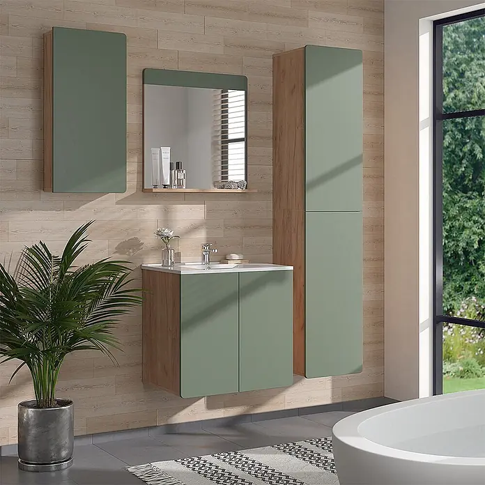 Vicco Badmöbel-Set Izan Goldkraft Eiche/Grün 5-teilig mit Hoch- und Hängeschrank - Goldkraft Eiche, Matt - Salbeigrüner Badschrank und Aufbewahrungsschränke mit Holzdetails, Waschbecken und Spiegel in einem modernen Badezimmer.