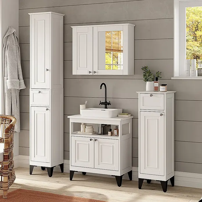 Vicco Badmöbel-Set Vanity Weiß 4 Teile - Weiß, Matt - Weißes Badmöbel-Set mit Hochschrank, Waschtisch mit schwarzem Wasserhahn, Spiegelschrank und kleinem Hochschrank.