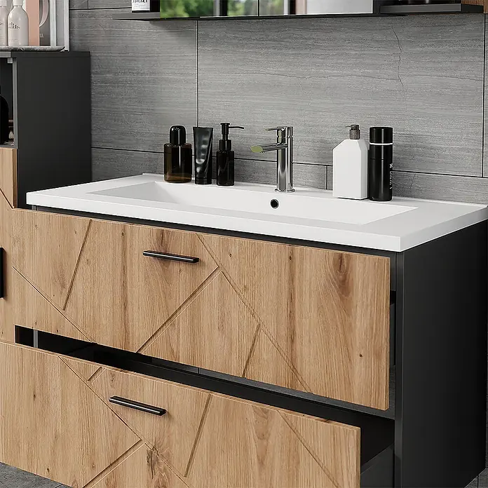 Vicco Badmöbel-Set Irma Anthrazit/Artisan 2 Teile - Anthrazit, Matt - Moderner Badezimmerschrank mit weißem Waschbecken, hellen Holzschubladen mit geometrischem Muster und schwarzem Rahmen. Schubladen sind teilweise geöffnet.