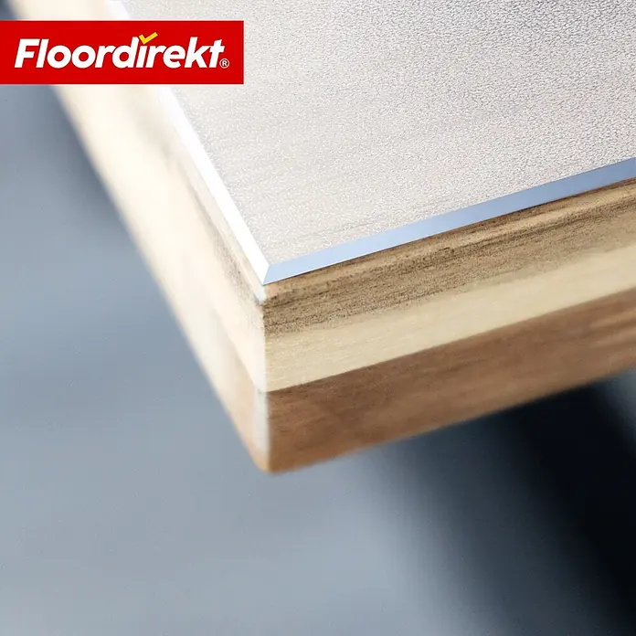 Floordirekt Tischbelag Schräge Kante - 200 x 100 cm, Milchig, Kunststoff - Bodenplatte mit heller, texturierter Deckschicht und sichtbarem Holzschicht-Kantenprofil.