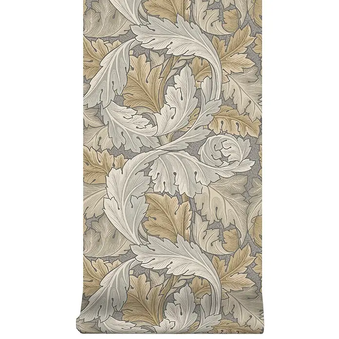 William Morris At Home Vliestapete Vliestapete Akanthus - Beige, Streifen, 10 x 0,52 m - Tapetenrolle mit aufwendigem grau-beigem Akanthusblattmuster, teilweise abgerollt.
