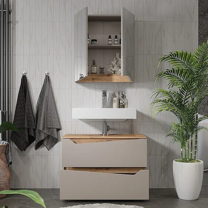 Vicco Badmöbel-Set Marelle Greige 2 Teile - Greige, Matt - Moderner Bad-Waschtischunterschrank mit hellbeigen Schubladen, Holzdetails und weißem Waschbecken, ergänzt durch einen Spiegelschrank.
