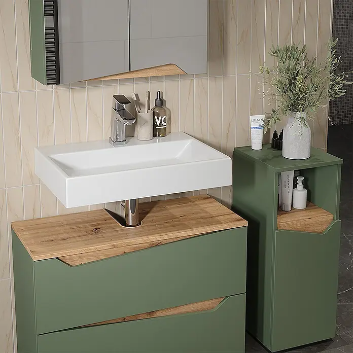 Vicco Badmöbel-Set Marelle Grün/Artisan 3 Teile mit Midischrank - Grün, Matt - Modernes Badezimmerwaschtisch mit weißem Waschbecken, grünem Schrank und Holzdetails, daneben ein passender Hochschrank.