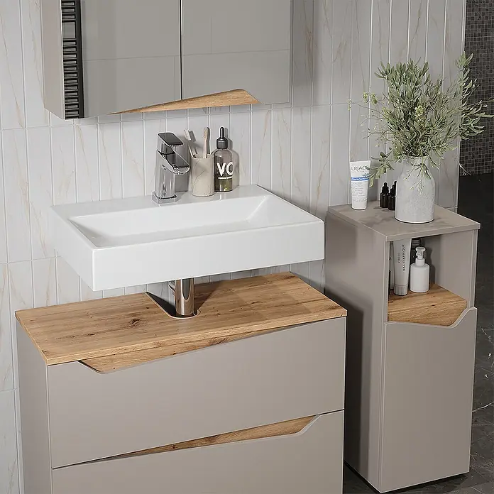 Vicco Badmöbel-Set Marelle Greige 3 Teile mit Midischrank - Greige, Matt - Moderne Badezimmer-Waschtischanlage mit weißem Waschbecken und passendem Hochschrank, in Hellgrau mit Holzoptik-Akzenten.