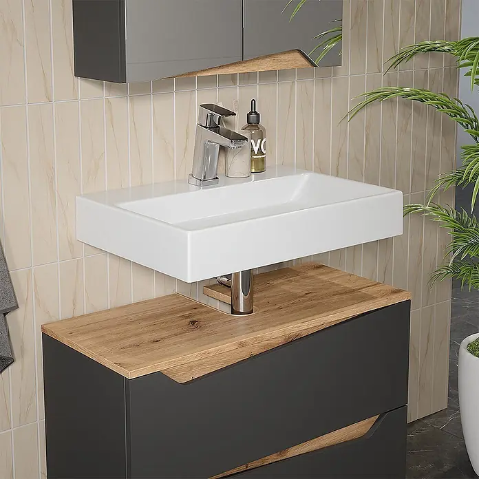 Vicco Badmöbel-Set Marelle Anthrazit 2 Teile - Anthrazit, Matt - Ein Badmöbel mit weißem Rechteckwaschbecken, Chromarmatur und dunkelgrauem Unterschrank mit heller Holzplatte.