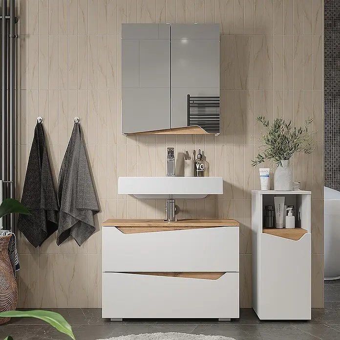 Vicco Badmöbel-Set Marelle Weiß 3 Teile mit Midischrank - Weiß, Matt - Weißer Badunterschrank mit Holzoptik-Akzenten und Waschbecken, dazu passender Hochschrank in einem modernen Badezimmer.