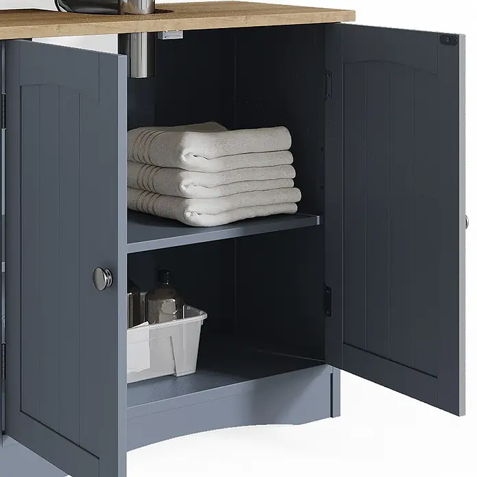 Vicco Badmöbel-Set Bianco Grau 2 Teile - Gesamtbreite Badmöbel: 60 cm, Grau, Matt - Dunkelblauer Schrank mit Holzplatte, offene Türen zeigen Regale mit Handtüchern und Flaschen.