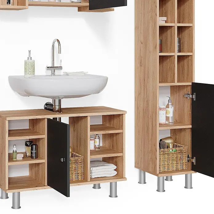 Vicco Badmöbel-Set Fynn Goldkraft Eiche 4 Teile, mit Midischränke - Gesamtbreite Badmöbel: 140 cm, Goldkraft Eiche, Matt - Badmöbelset aus heller Eiche mit weißem Waschbecken, schwarzer Tür und passendem Hochschrank mit schwarzer Tür und silbernen Beinen.