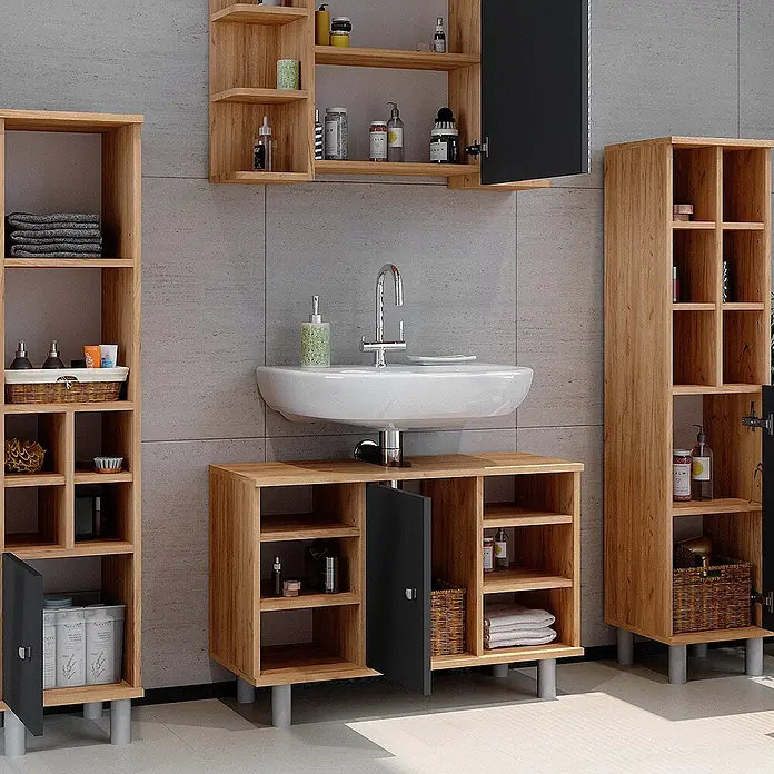 Vicco Badmöbel-Set Fynn Goldkraft Eiche 4 Teile, mit Midischränke - Gesamtbreite Badmöbel: 140 cm, Goldkraft Eiche, Matt - Moderne Badmöbel aus Holz mit offenen Regalen, schwarzen Schränken und einem integrierten Waschbecken.