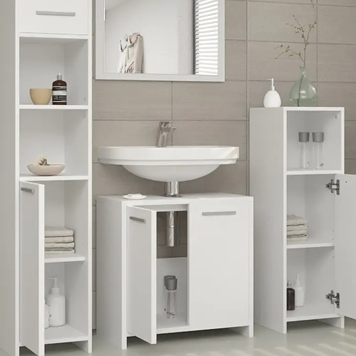 Vicco Badmöbel-Set Kiko Weiß 2 Teile - Gesamtbreite Badmöbel: 118 cm, Weiß, Matt - Weißer Badezimmerschrank mit Waschbecken und zwei passenden hohen Aufbewahrungsschränken mit offenen Regalen und geschlossenen Türen.