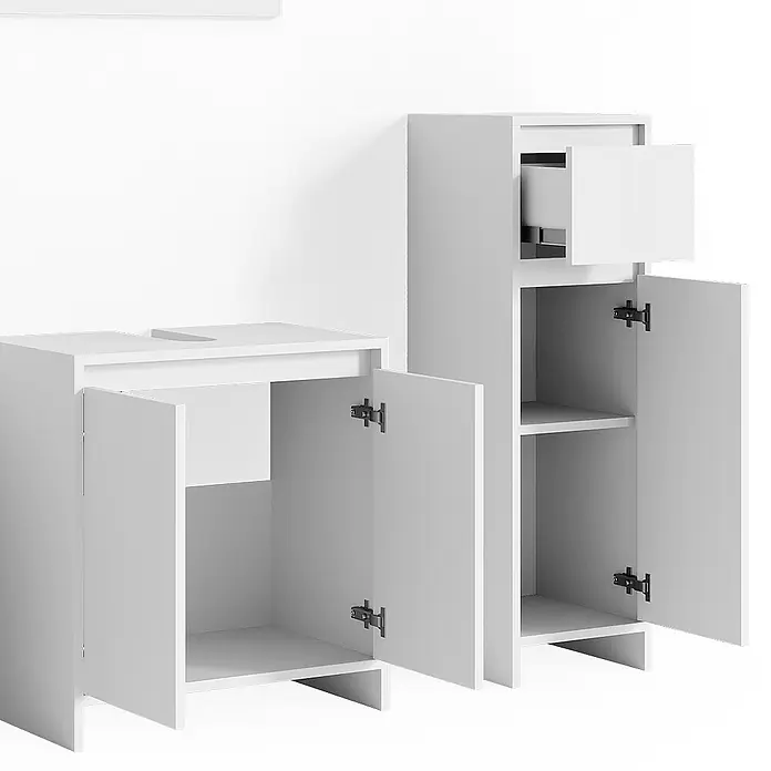 Vicco Badmöbel-Set Emma Weiß 3 Teile, mit Midischrank - Gesamtbreite Badmöbel: 88 cm, Weiß, Matt - Zwei weiße Badschränke, ein Waschtischunterschrank mit offenen Türen und ein Hochschrank mit teilweise geöffneter Schublade und offenen Schranktüren.