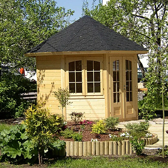 Palmako Gartenpavillon Veronica 2 - Durchmesser: 2,89 m, Fichte, Firsthöhe: 3,1 m - Eine detailreiche Aufnahme eines Holzpavillons mit schwarzem Dach, umgeben von einem bunten Garten.