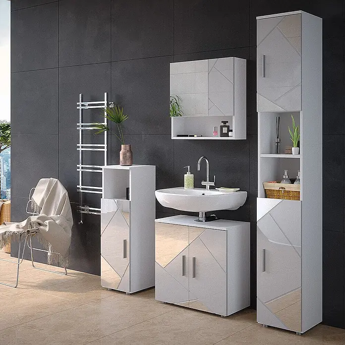 Vicco Badmöbel-Set Irma Weiß Hochglanz mit Einsätzen 4 Teile, mit Hochschrank und Kommode - Gesamtbreite Badmöbel: 150 cm, Weiß Hochglanz mit Einsätzen, Matt - Weißes Badmöbelset mit geometrischen Spiegelelementen in einem modernen Badezimmer.
