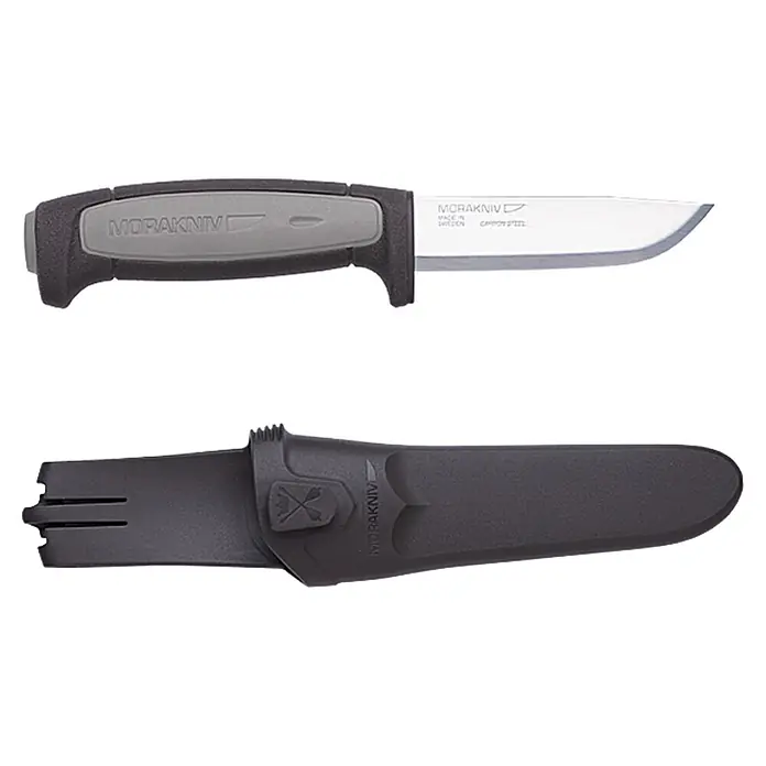Morakniv Messer Pro Robust - Klingenlänge: 91 mm, Klingenstärke: 3,2 mm, Weitere Eigenschaften: Verbesserte Ergonomie - Das Bild zeigt ein Morakniv-Messer mit einer grauen Scheide. Das Messer hat einen rutschfesten Griff und eine scharfe Klinge.