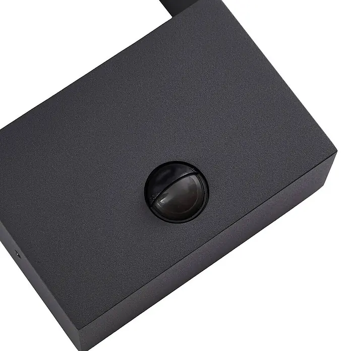 Arcchio Außenwandleuchte Kovato - alu / grau / zink, IP65 - Matt schwarzes, rechteckiges Außengehäuse mit zentralem kugelförmigem Sensor.