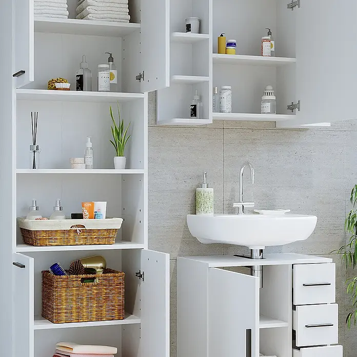 Vicco Badmöbel-Set Maris Weiß Hochschrank, Bad Spiegelschrank und Waschbeckenunterschrank - Weiß, Matt - Weißes Badezimmerschranksystem mit offenen und geschlossenen Fächern, neben einem Waschbecken.