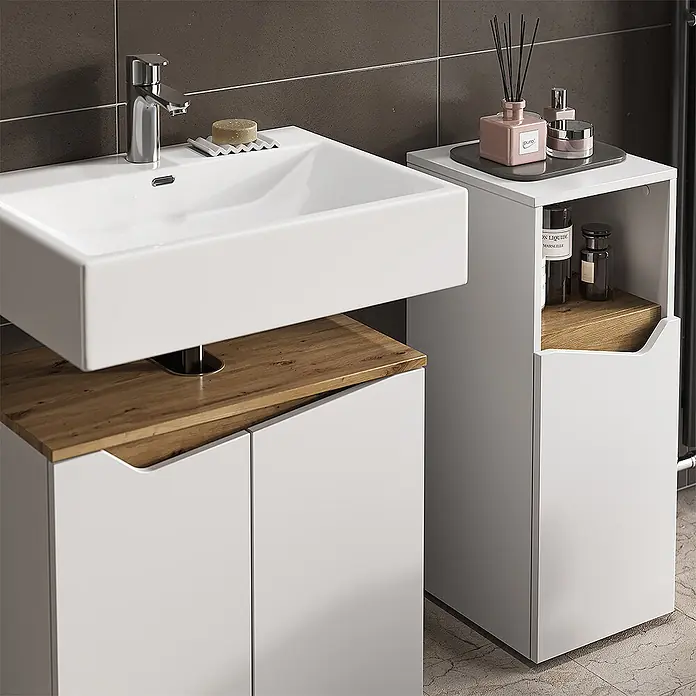 Vicco Badmöbel-Set Marelle Weiß 5 Teile - Gesamtbreite Badmöbel: 120 cm, Weiß, Matt - Moderner weißer Badschrank mit Holzdetails, Keramikwaschbecken und passendem Beistellschrank für Toilettenartikel.