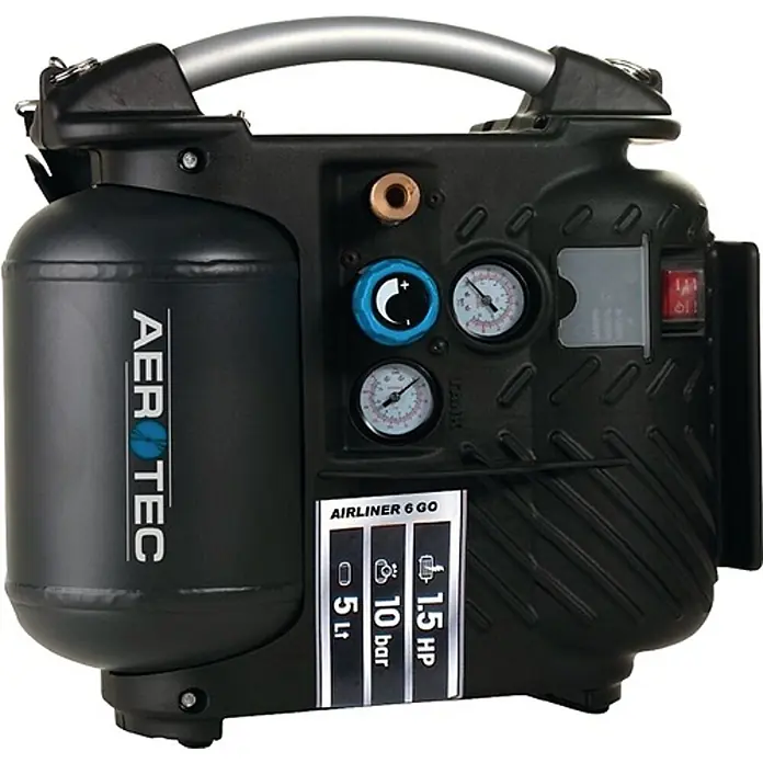 Aerotec Kompressor Airliner 5 GO 200 l/min 10 bar - Max. Druck: 10 bar, 5 l, Schmierung: Ohne - Schwarzer tragbarer Luftkompressor mit grauem Griff, zwei Manometern und rotem Ein/Aus-Schalter; zeigt 5L, 10 bar, 1.5 PS Spezifikationen.