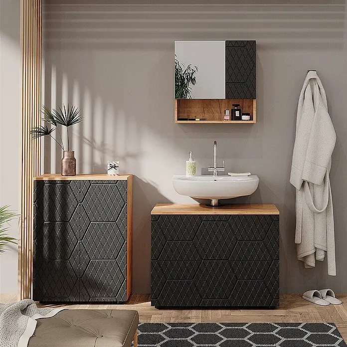 Vicco Badmöbel-Set Irma Anthrazit mit Wabenstruktur 3 Teile, mit Unterschrank 80 cm - Gesamtbreite Badmöbel: 140 cm, Anthrazit mit Wabenstruktur, Matt - Modernes Badmöbelset mit schwarzen, geometrisch gemusterten Schränken, Holzplatten und passendem Spiegelschrank über einem weißen Waschbecken.