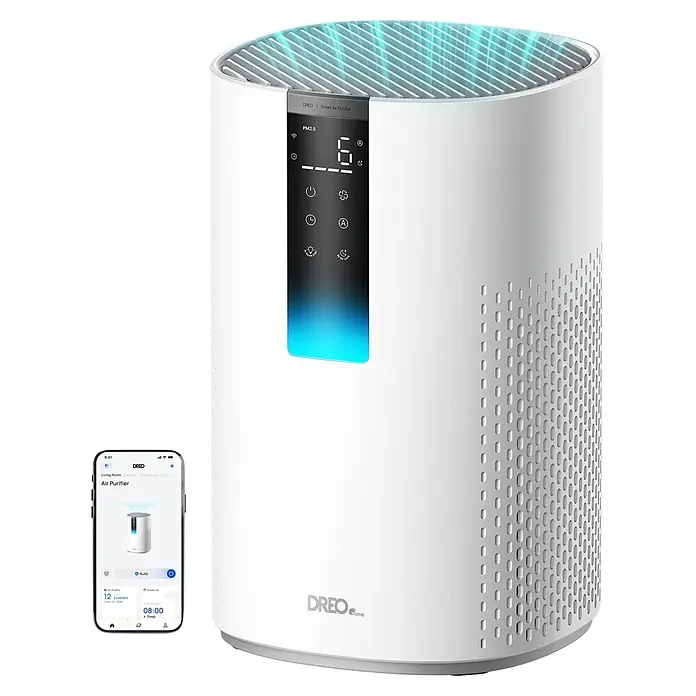 Dreo Purificador de aire Macro AP605S - 22,9 x 22,9 x 36,1 cm, 18 W, Tamaño de la estancia: 18 m², Blanco - Purificador de aire cilíndrico blanco con pantalla digital PM2.5 6 y salida superior azul brillante. Un smartphone muestra su aplicación de control.