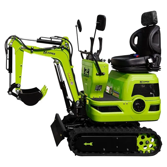 Zipper Minibagger ZI-MBG600H - 6,8 kW, Benzin, Auslegerschwenkbereich: -65 ° - 65 ° - Grüner und schwarzer Kompaktbagger mit Ketten, Fahrersitz, Bedienelementen und Grabarm mit Schaufel.