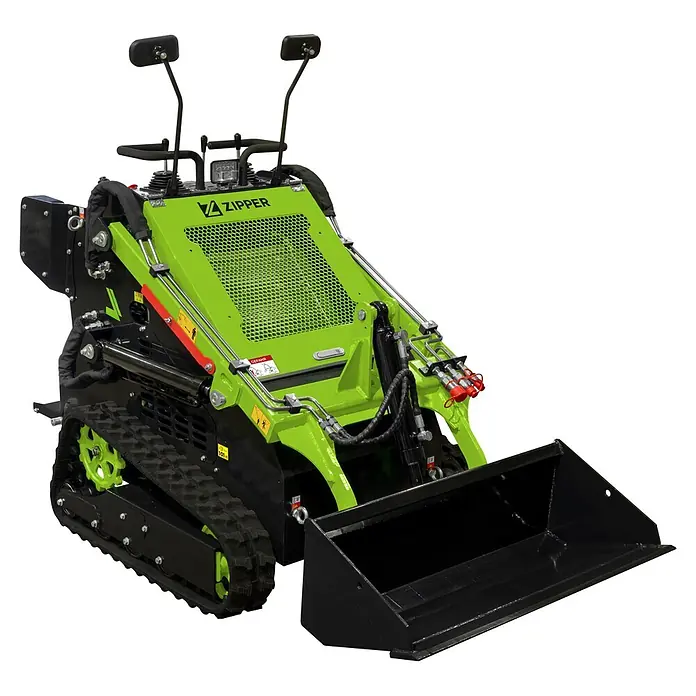 Zipper Kompaktlader ZI-MKL720 - 16,8 kW, Traglast: 220 kg - Grüner und schwarzer Kompakt-Raupenlader mit Gummiketten und Frontschaufel, mit Zipper-Logo.