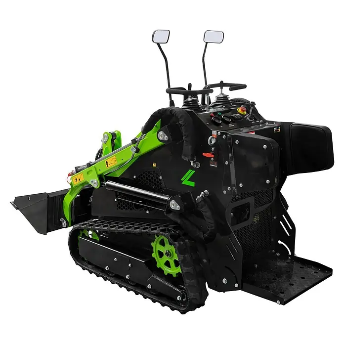 Zipper Kompaktlader ZI-MKL620 - 7,1 W, Traglast: 180 kg - Schwarzer Kompaktkettenlader mit grünem Ausleger und Schaufel, Gummiketten und Bedienerplattform.