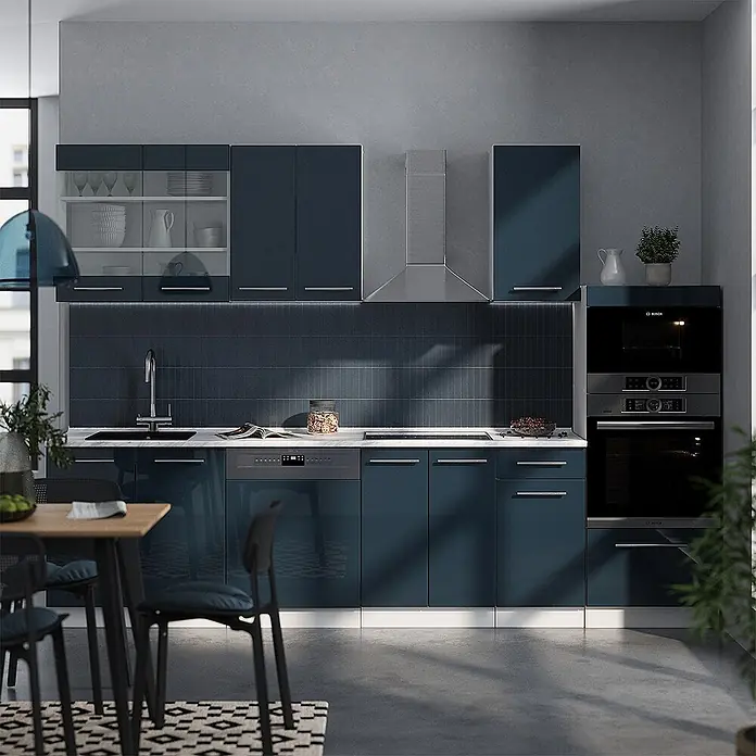 Vicco Küchenzeile Fame-Line Dunkelblau Hochglanz mit Hochschrank, ohne Arbeitsplatte - Dunkelblau Hochglanz, Ohne Elektrogeräte - Moderne Küche mit glänzenden marineblauen Schränken, integriertem Backofen, Geschirrspüler und Spüle, praktisch angeordnet.