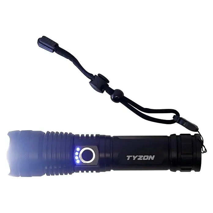 Taschenlampe Stablampe TYZON - Batteriebetrieben, Schwarz, 1.600 lm - Schwarze Taschenlampe mit blauem Licht, blauen Anzeige-LEDs und schwarzer Handschlaufe.