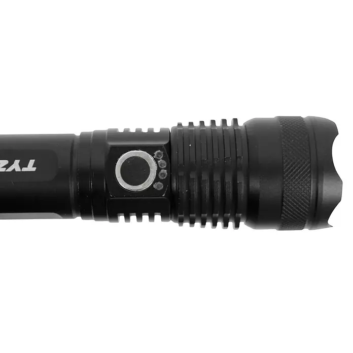 Taschenlampe Stablampe TYZON - Batteriebetrieben, Schwarz, 1.600 lm - Schwarze Metall-Taschenlampe mit strukturiertem Griff und rundem Einschaltknopf, mit 'TYZ'-Branding.