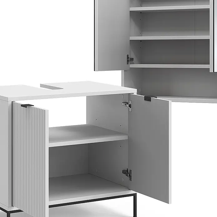 Vicco Badmöbel-Set Eliza Weiß 2 Teile - Gesamtbreite Badmöbel: 70 cm, Weiß, Matt - Hellgraues Badmöbel-Set mit Waschtischunterschrank (U-Ausschnitt, gerippte Tür) und Hängeschrank, Türen offen mit Regalböden.