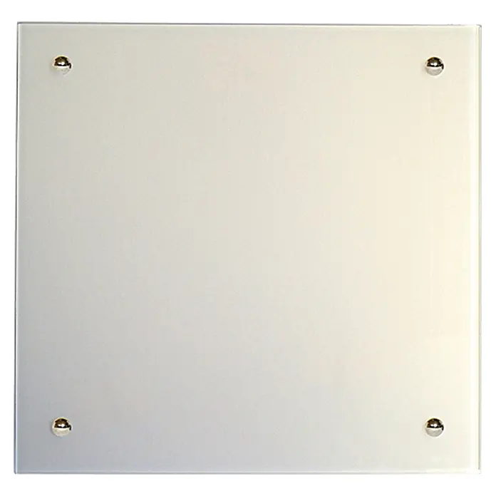 Admiral Infrarot-Glasheizkörper - 500 x 500 mm, 350 W, Weiß - Nahaufnahme einer quadratischen, weißen Glasplatte mit vier silbernen Abstandshaltern an den Ecken, ideal für Präsentationen.